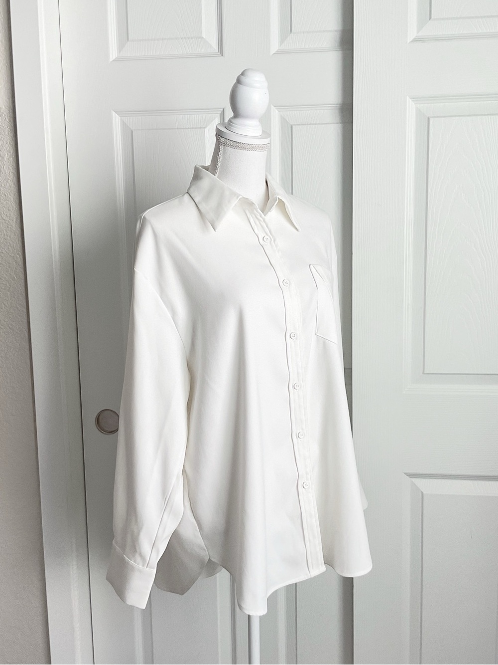 J.ing Oversized Classic White Button-Up Shirt